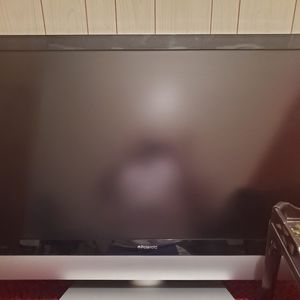 50" Polaroid tv